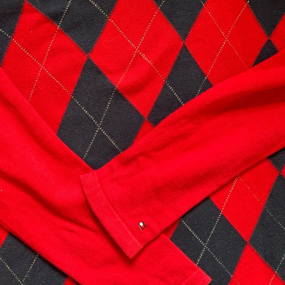 VTG Tommy Hilfiger Red & Navy Argyle V-Neck Sweater Soft Cotton Gold Threading - Picture 4 of 5